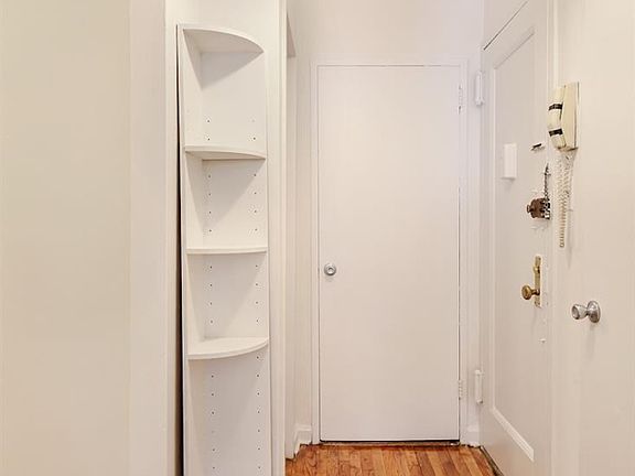 4th image of 321 E 71st St APT 4B