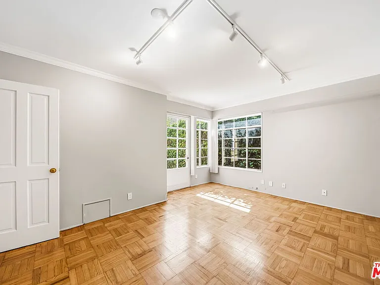 951 Masselin Ave — Photo 16