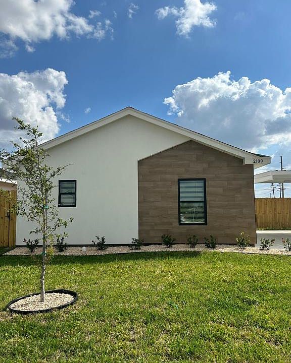 1st image of 2100 E San Andrea St #3