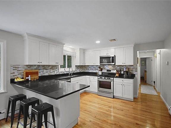 2nd image of 22 Oakhurst Dr