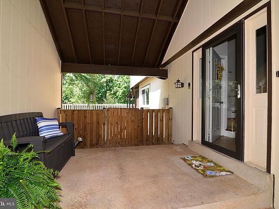Lovely breezeway leads to front door