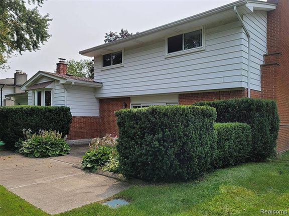 5th image of 32428 Nottingwood St