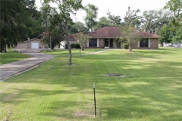 1st image of 1810 Oakwood Dr