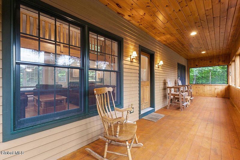 3rd image of 125 Murray Road