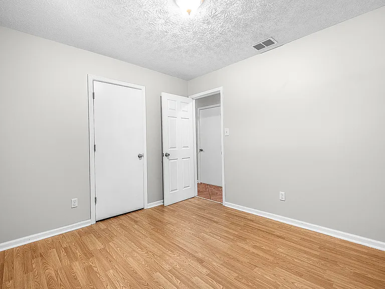 615 W Tietgen St — Photo 13