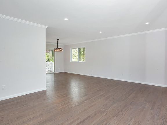 5th image of 2 Briar Cir
