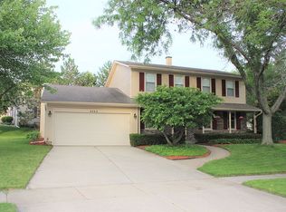 4085 N Parkside Dr, Hoffman Estates, IL 60192