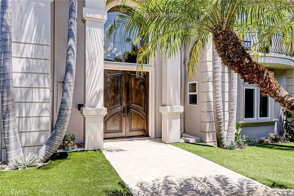 6 bed, 7.0 bath, 4997 sqft, $25,000 — Photo 1