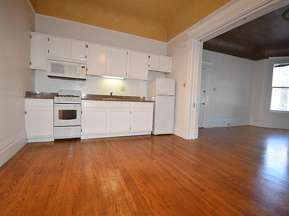 2nd image of 1525A Fulton St