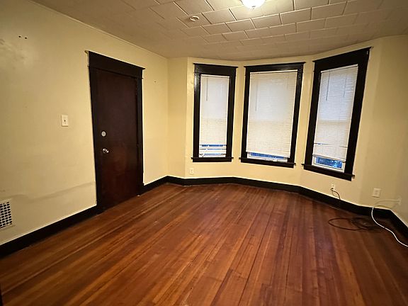 2nd image of 327 Bassett St #2/3