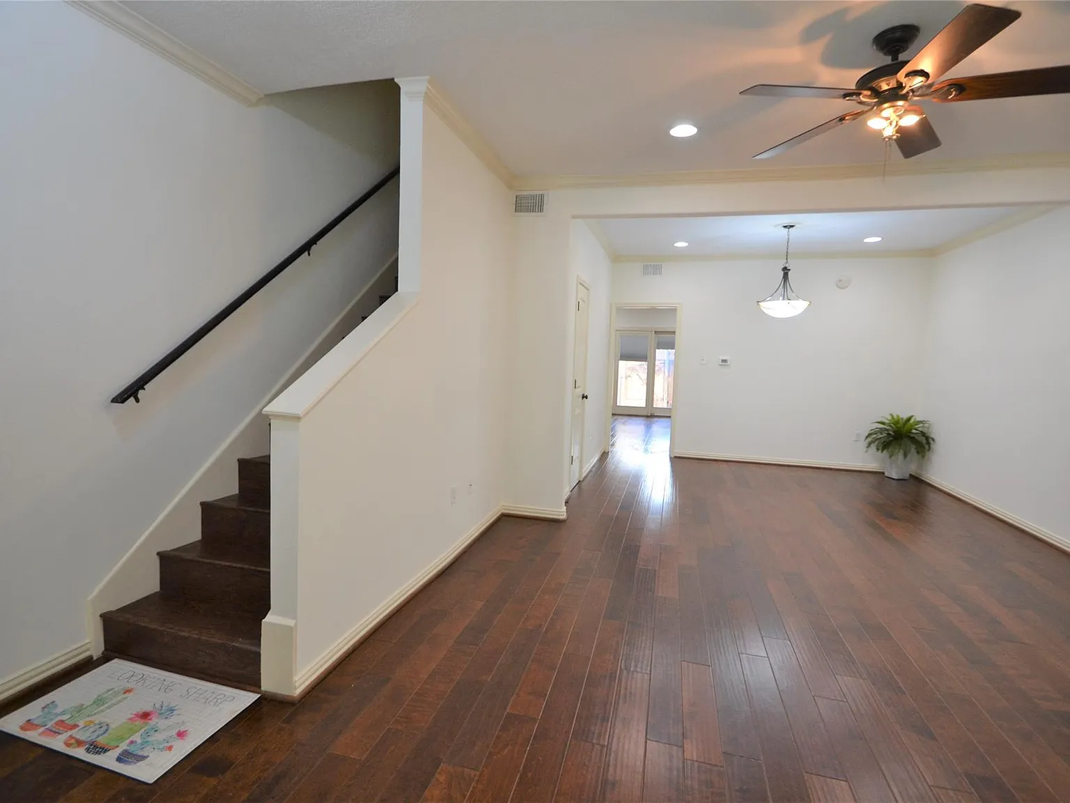 3 bed, 2.5 bath, 1604 sqft, $2,100 — Photo 4