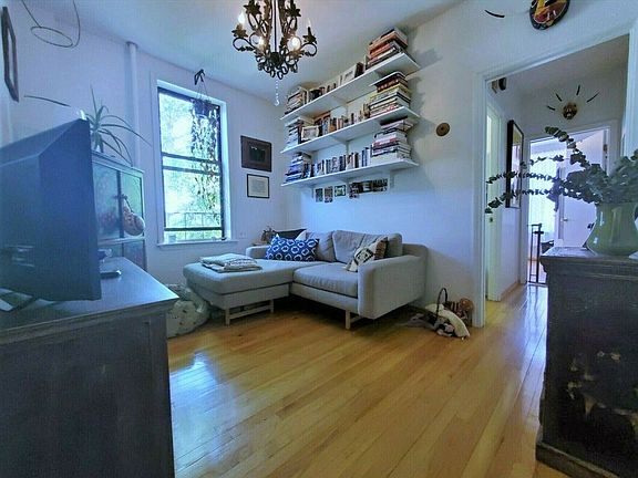 2nd image of 31 Diamond St #3A