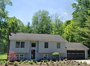 9189 Old Meadow Dr, Chagrin Falls, OH 44023