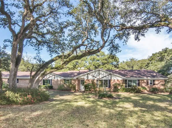 62 County Road 263, Ganado, TX 77962