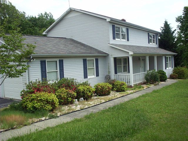 1st image of 909 Poplar Trce
