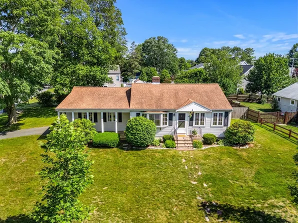 12 Goodyear St, Beverly, MA 01915