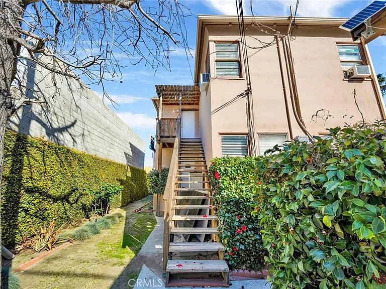 4343 Laurel Canyon Blvd — Photo 1