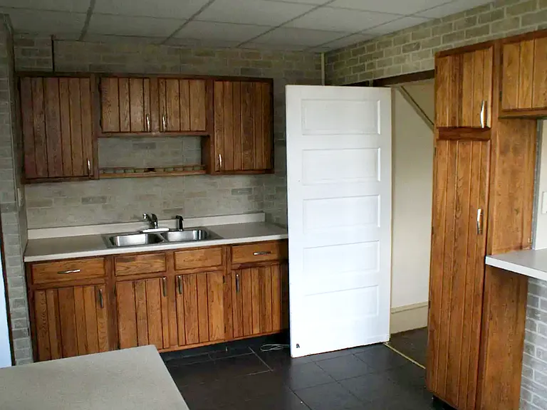 130 N Walnut St — Photo 5