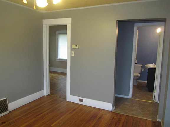 5th image of 110 Robertson Ave