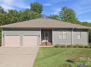 125 Beechmont Dr, Morganton, NC 28655