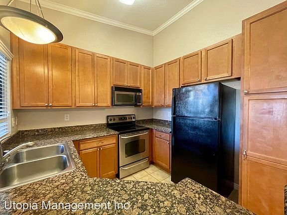 4th image of 78650 Avenue 42 APT 608