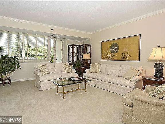 3rd image of 1805 Crystal Dr APT 212S