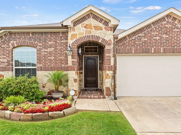 8400 Sioux Trl, Aubrey, TX 76227