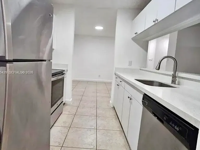 15771 SW 106th Ter #302 — Photo 6