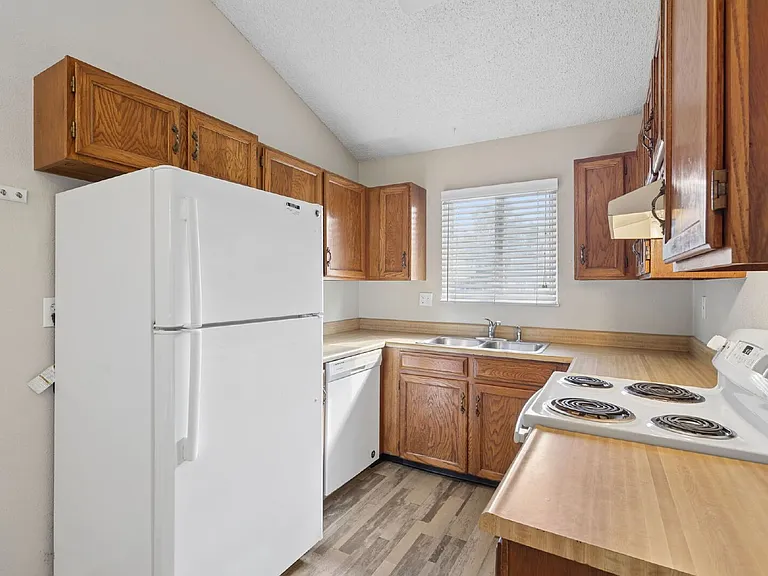 2390 Middleton Ct — Photo 8