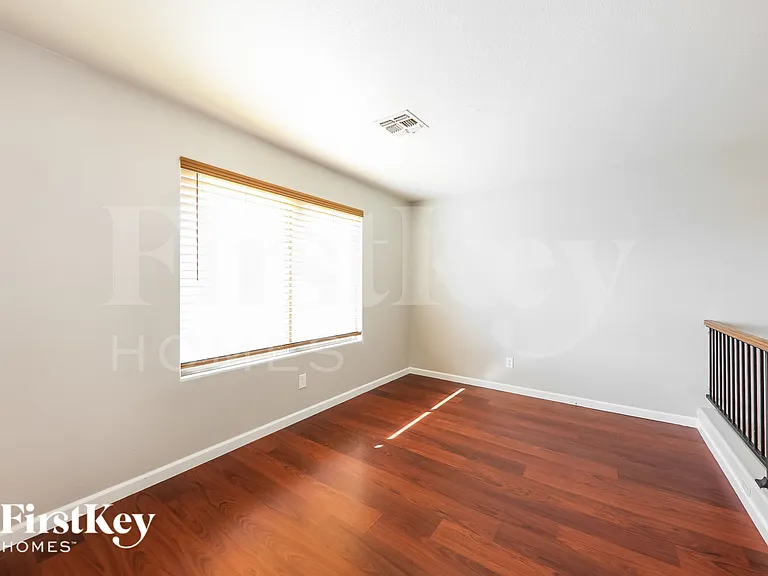 12807 W Voltaire Ave — Photo 10