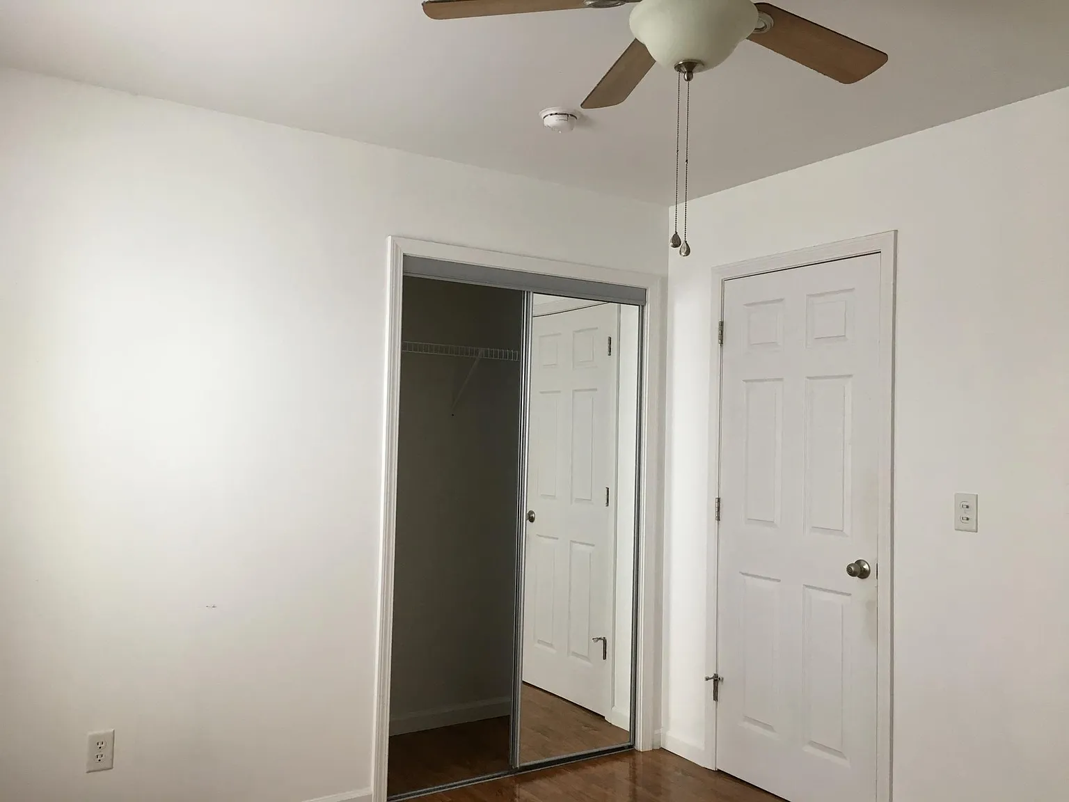 3 bed, 1200 sqft, $2,100 — Photo 2