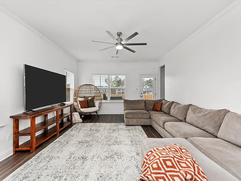 975 Newburn Dr — Photo 31