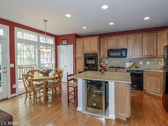 3rd image of 6927 Inlet Cove Dr