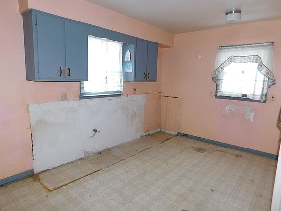 2nd image of 110 Wards Ln