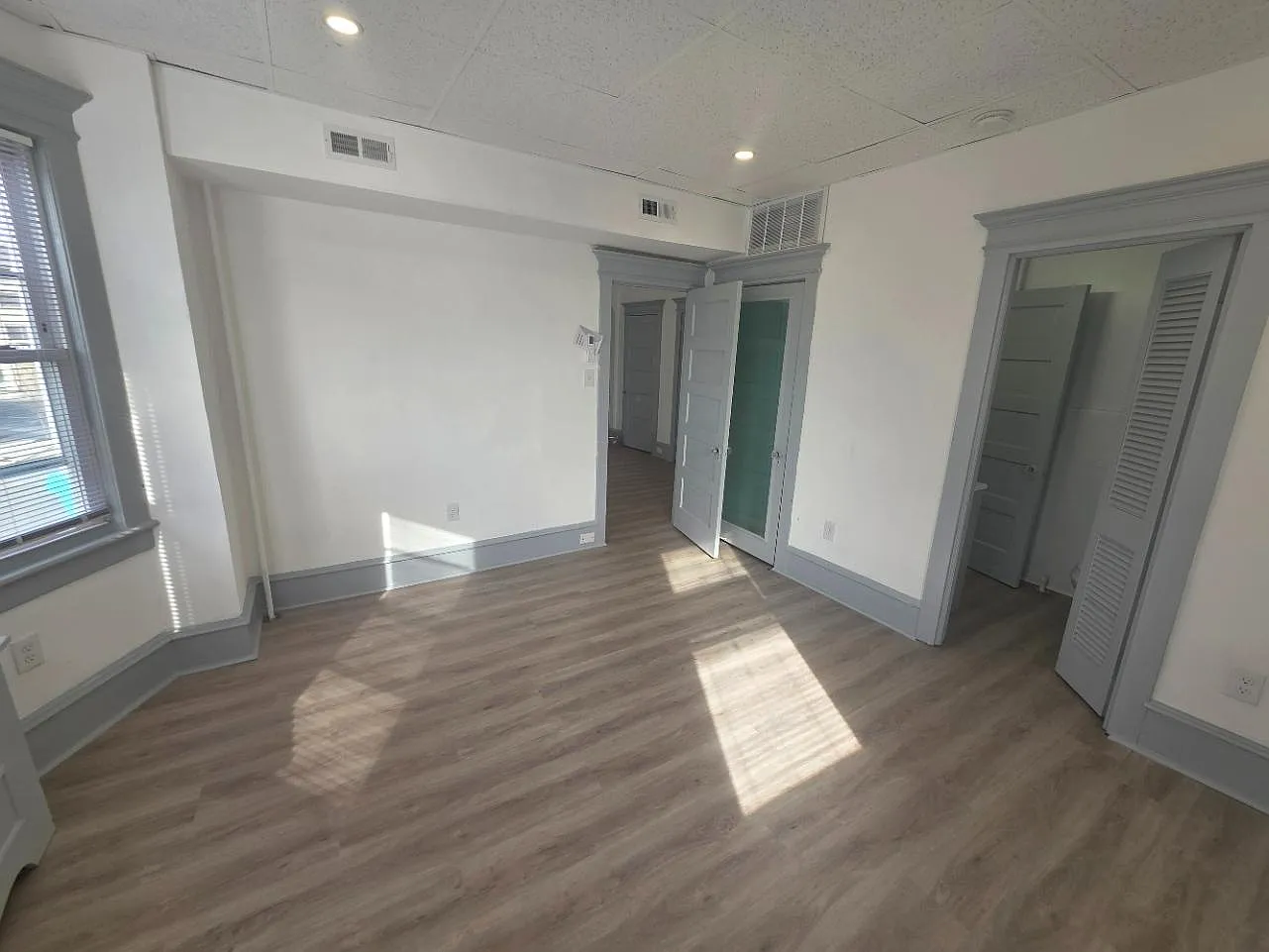 105 S Victoria Ave - B1 — Photo 2