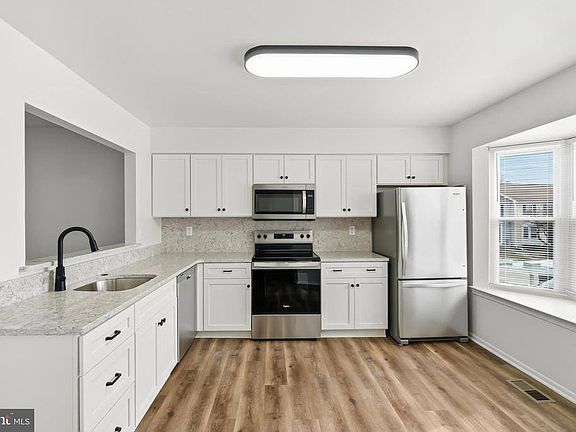 3rd image of 6096 Majors Ln