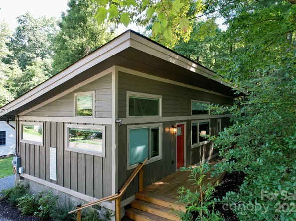 710 Rhododendron Ave, Black Mountain, NC 28711