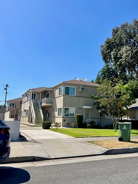 2 bed, 1000 sqft, $2,380 — Photo 1