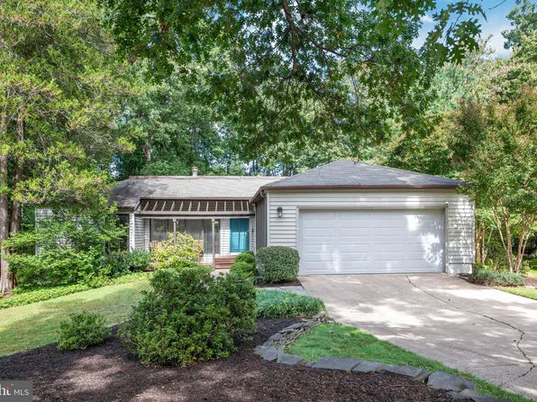 12398 Copenhagen Ct, Reston, VA 20191