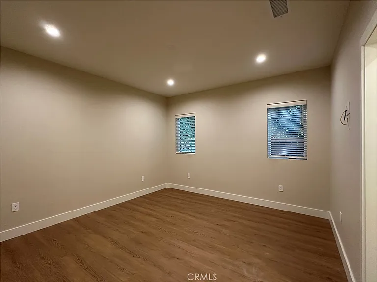 4381 Allott Ave — Photo 9