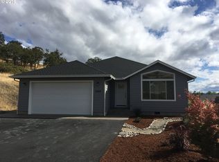 1909 NE Sunset St, Roseburg, OR