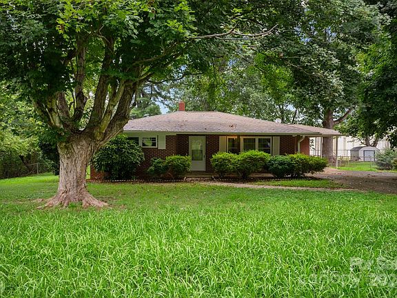 2nd image of 401 Poplar Cir #8