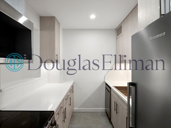 3rd image of 295 Park Ave S APT 6D