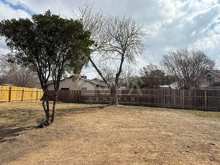 8750 Shallow Ridge Dr — Photo 19