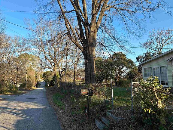 2nd image of 134 Bird St