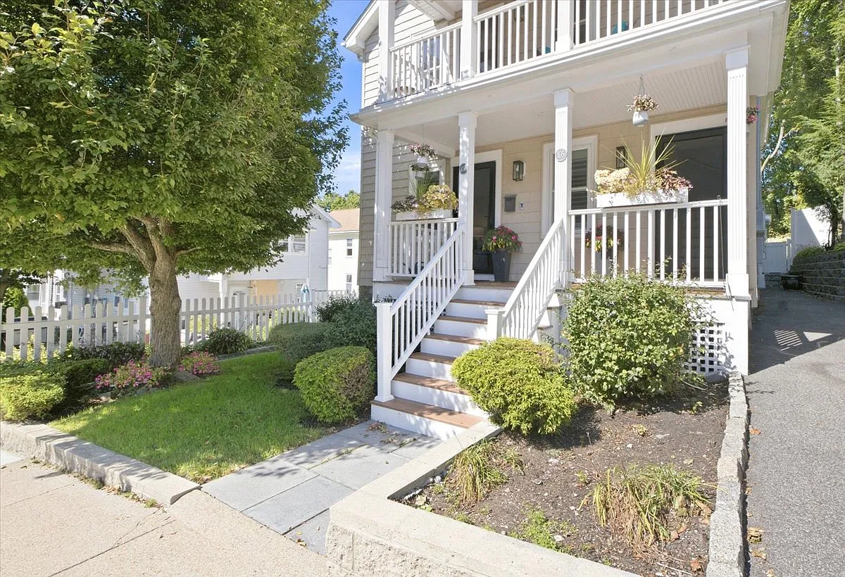 3 bed, 1032 sqft, $2,800 — Photo 2