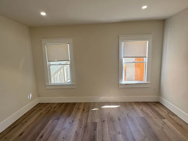 422 E Walnut — Photo 32