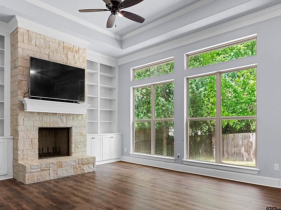 3rd image of 776 Hampton Hill Dr