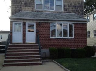 25 5th Ave, East Rockaway, NY 11518