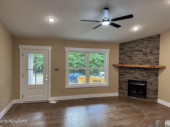2nd image of 717 Oneida Ln
